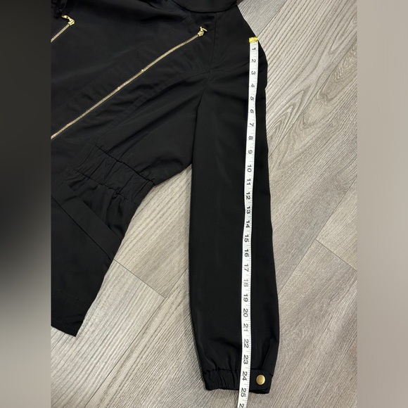 ST. JOHN Size Medium Jacket Black Full Zip Elastic Waist Lightweight Women - Picture 10 of 16